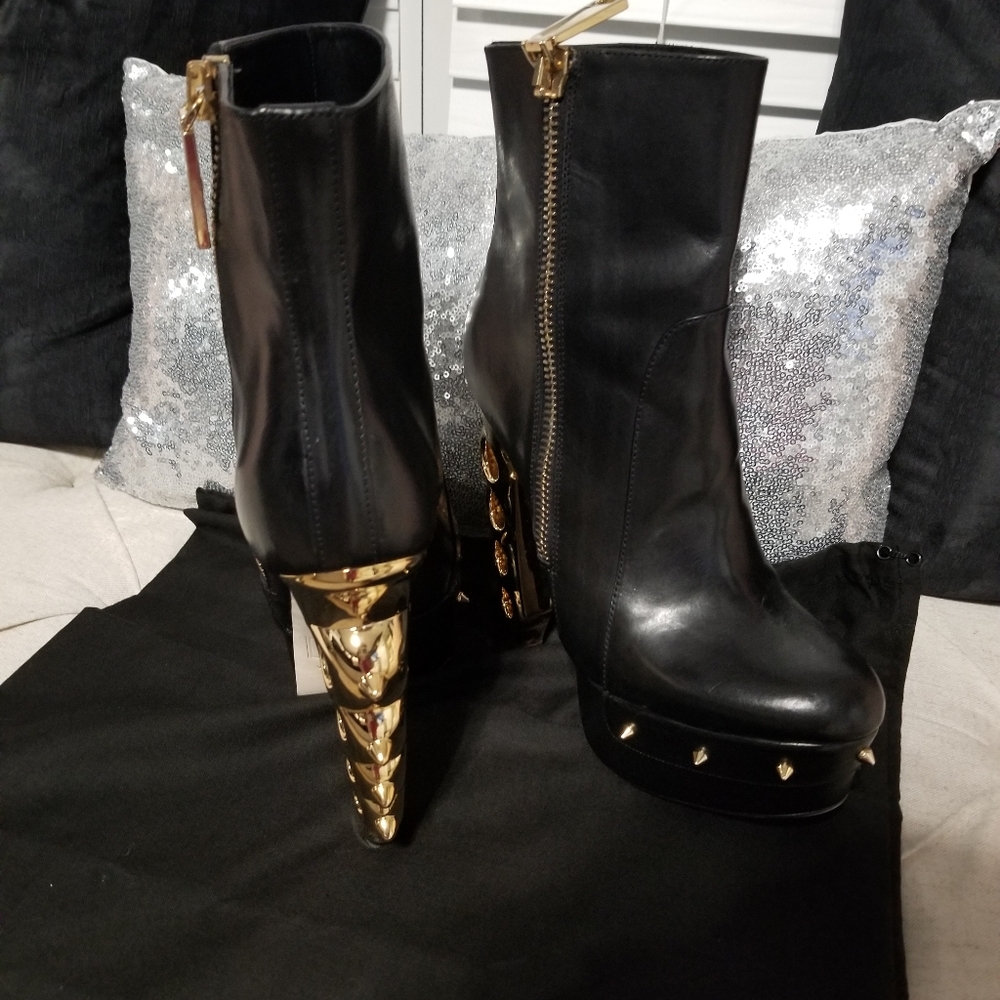D 2 squared  Icon boots